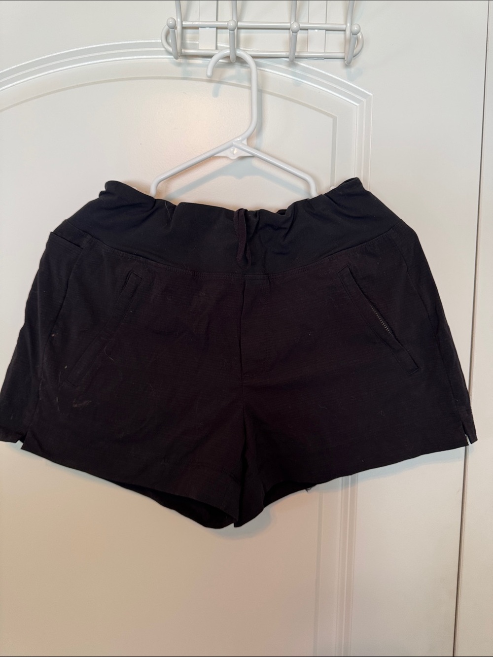 Athleta Black High-Waist Pull-On Shorts
